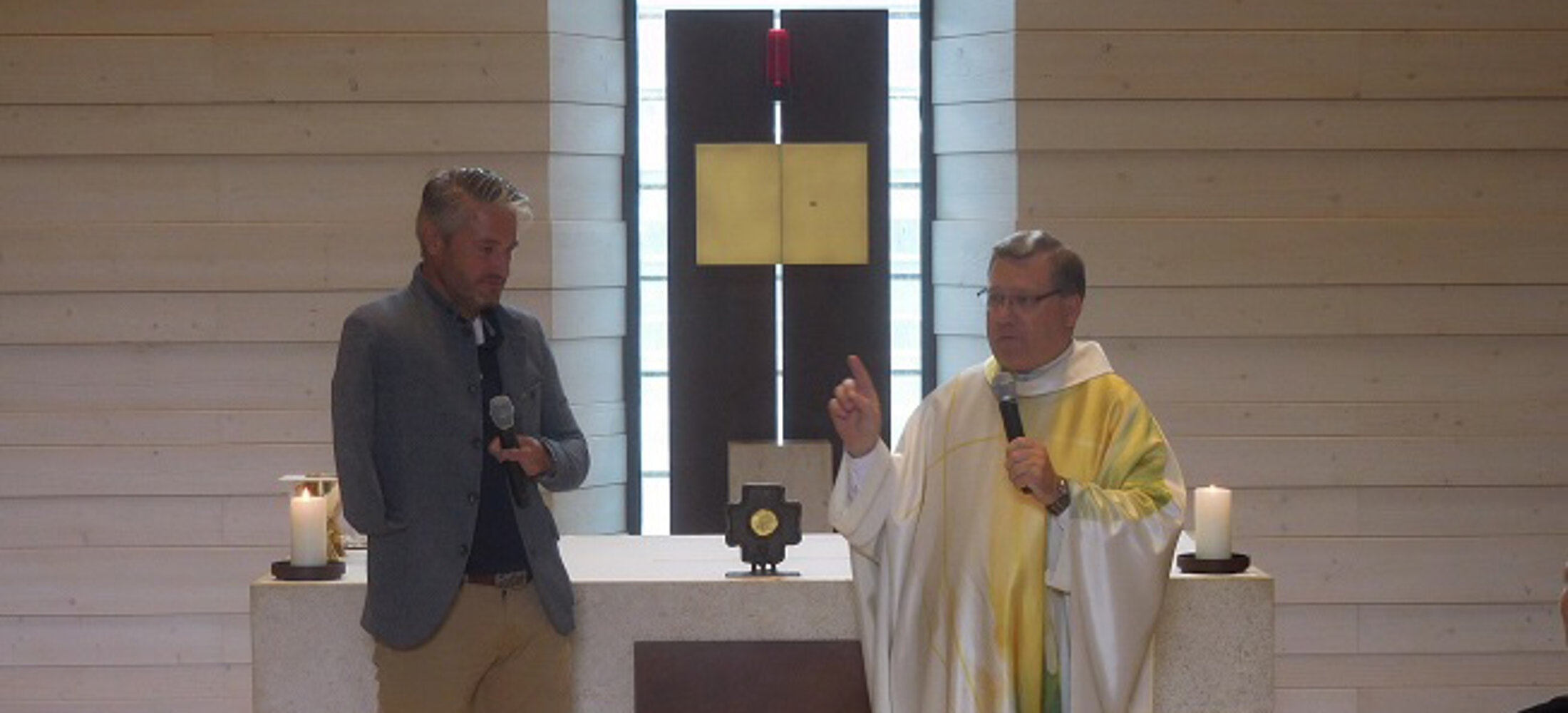 Pfarrer Manfred Strigl im Gespräch mit Gerd Schönfelder