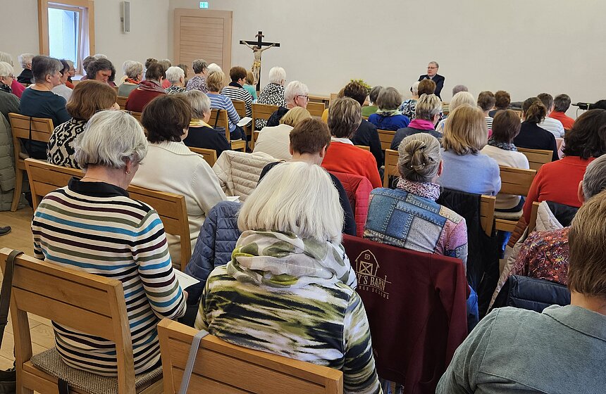 Dir. Manfred Strigl referiert bei einem Einkehrtag