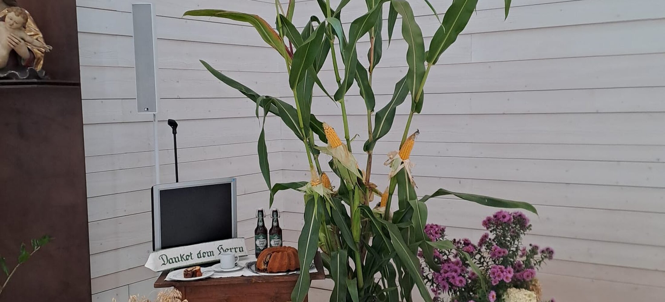 Arrangiertes Obst und Gemüse