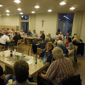 Voll besetzter Speisesaal