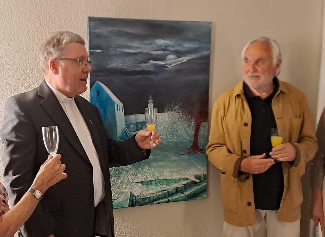 Direktor Manfred Strigl und der Maler Ernst Umann vor dem Bild "Der Oberpfälzer Winter auf der Roten Liste"